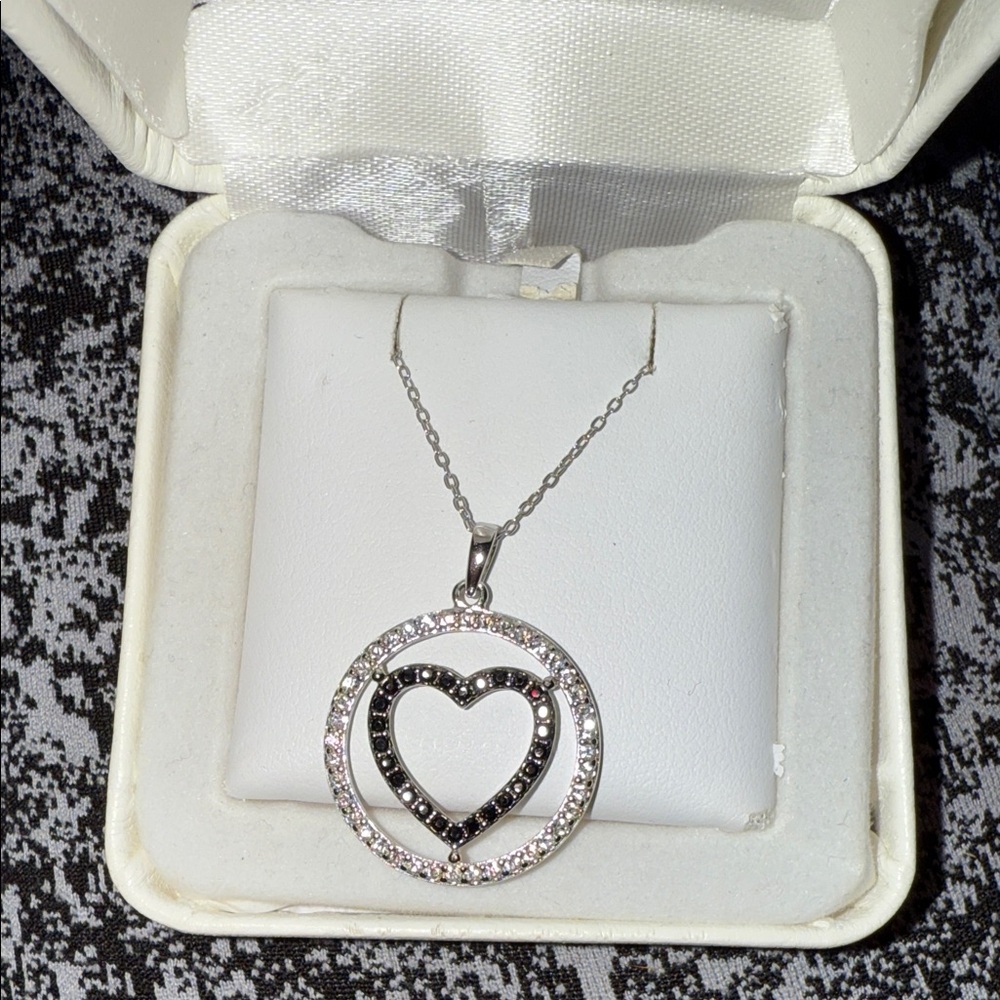 NWT in box Elegant Sterling Silver Heart Pendant Necklace with Diamonds